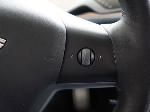 Used 2022 Tesla Model Y Performance image 34