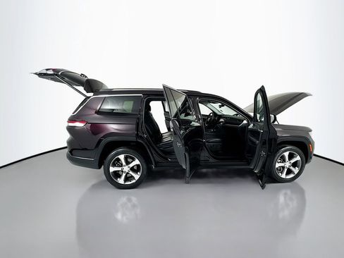 Used 2023 Jeep Grand Cherokee L Limited AWD/4WD image 25