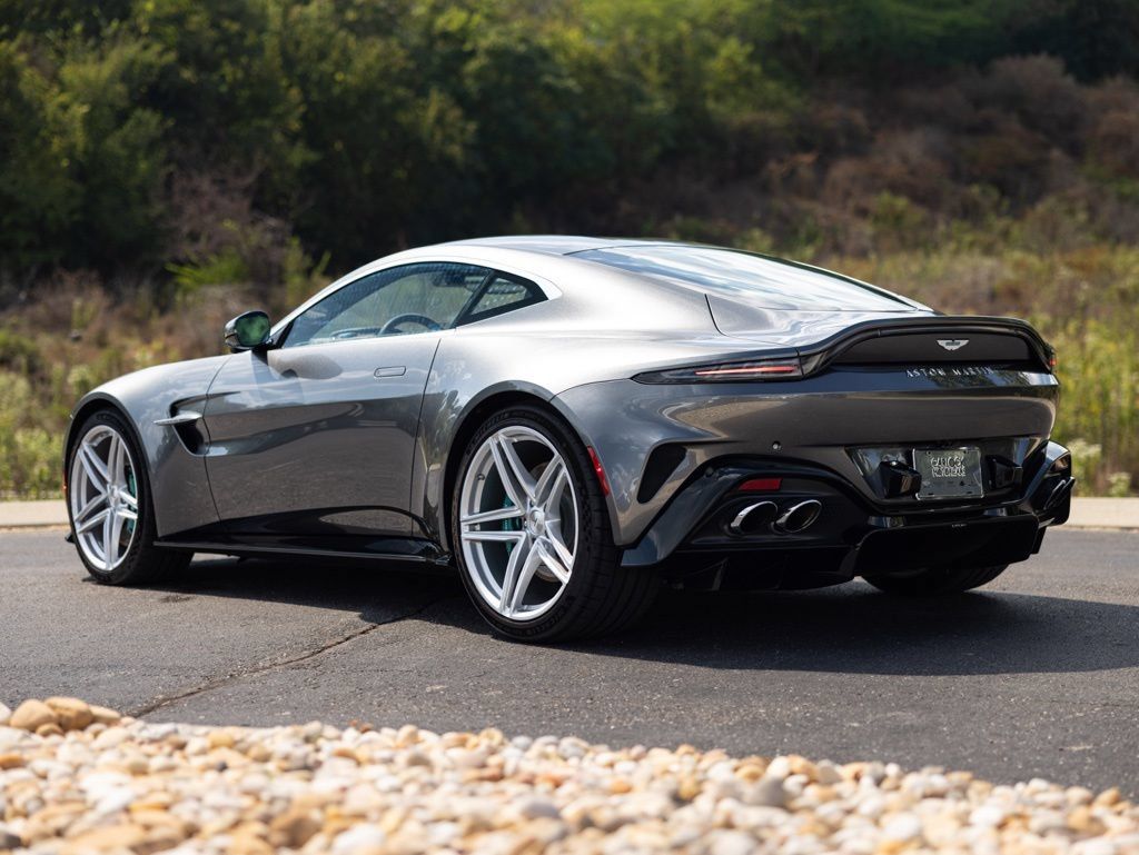 Used 2025 Aston Martin V8 Vantage Coupe RWD image 4