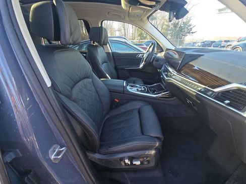 Used 2025 BMW X7 xDrive40i w/ Premium Package image 3