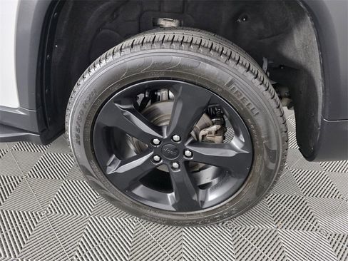 Certified 2023 Jeep Grand Cherokee Limited w/ Luxury Tech Group II image 19