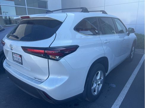 Certified 2024 Toyota Highlander LE AWD/4WD image 4