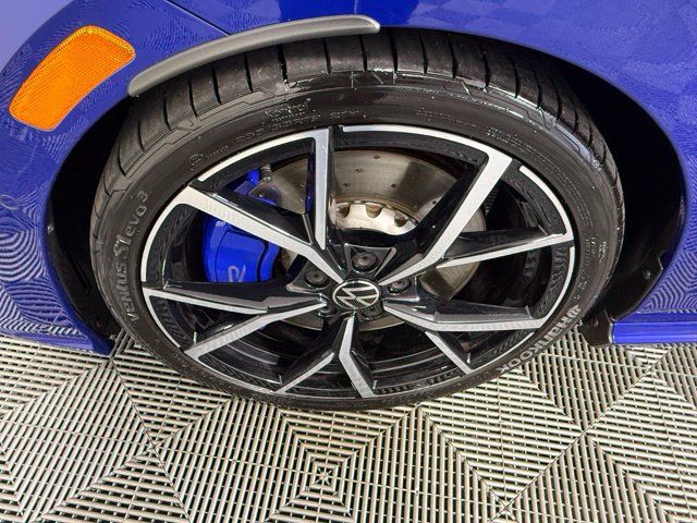 Used 2024 Volkswagen Golf R AWD/4WD image 14