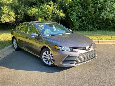Used 2021 Toyota Camry LE w/ Convenience Package FWD image 1