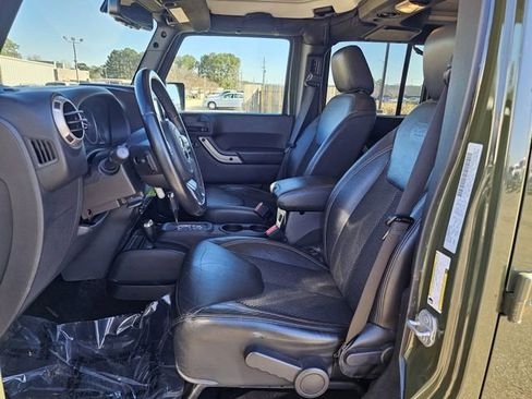 Used 2016 Jeep Wrangler Unlimited Sahara image 11