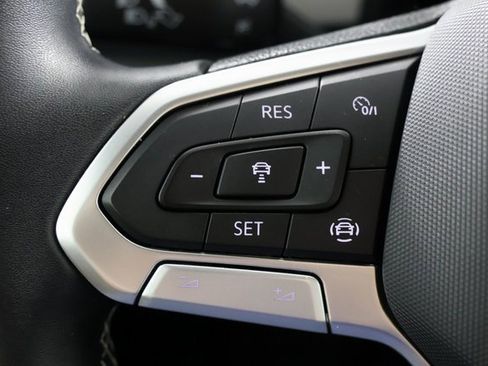 Used 2022 Volkswagen Atlas Cross Sport SE image 11