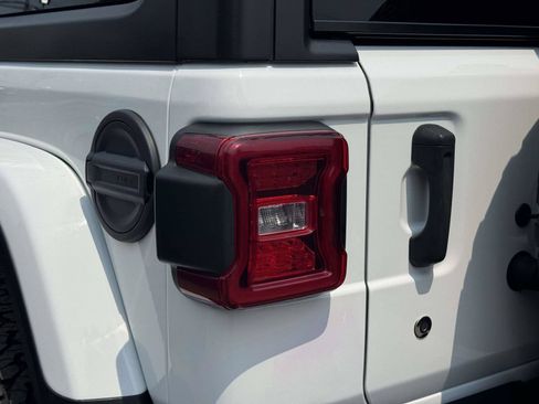 Used 2019 Jeep Wrangler Unlimited Rubicon AWD/4WD image 11