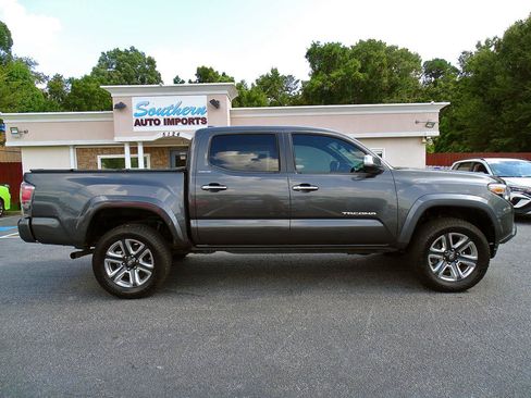 Used 2016 Toyota Tacoma Limited w/ Towing Package RWD image 11