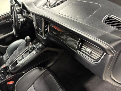 Used 2018 Porsche Macan Turbo image 28