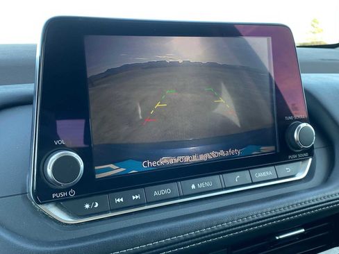 Used 2022 Nissan Rogue SV image 26