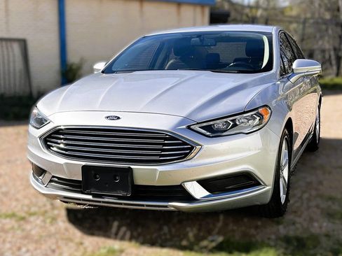 Used 2018 Ford Fusion SE FWD image 4