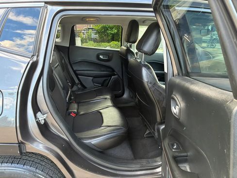 Used 2018 Jeep Compass Latitude w/ Popular Equipment Group FWD image 16