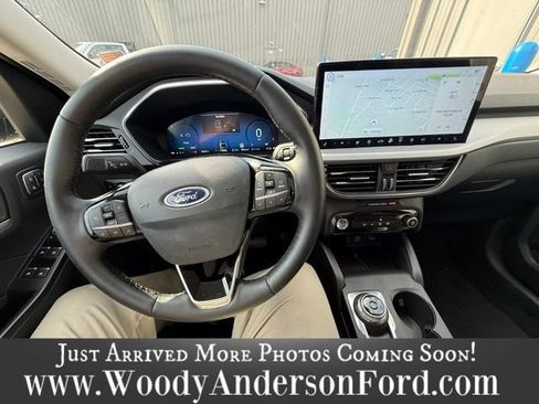 Used 2025 Ford Escape SE w/ PHEV Premium Package FWD image 7