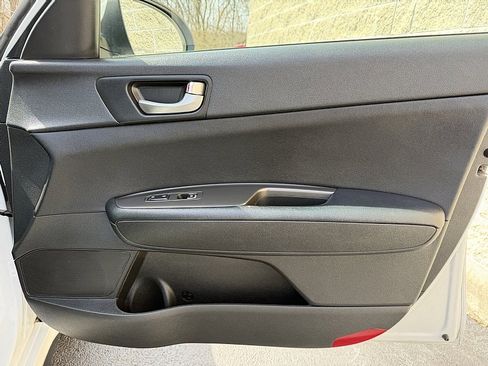 Used 2019 Kia Optima S FWD image 25