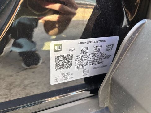 Used 2025 Chevrolet Trax LT FWD image 27