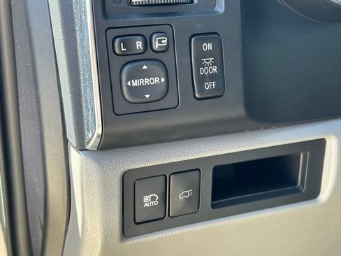 Used 2019 Toyota Sequoia Platinum RWD image 34