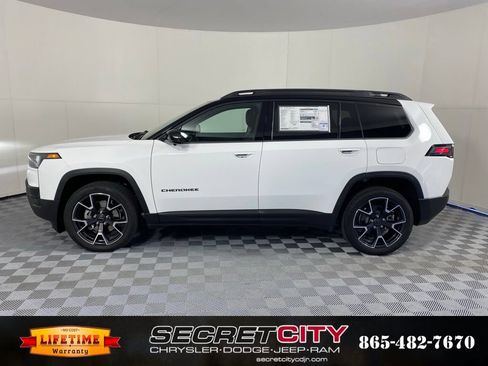New 2026 Jeep Cherokee Overland w/ Trailer Tow Group AWD/4WD image 4