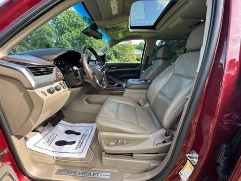 Used 2019 Chevrolet Tahoe LT w/ LT Signature Package AWD/4WD image 7