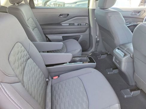 New 2025 Nissan Pathfinder SV w/ SV Premium Package image 20