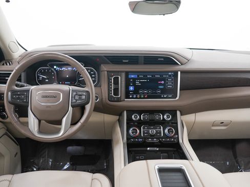 Used 2021 GMC Yukon Denali w/ Denali Premium Package AWD/4WD image 17