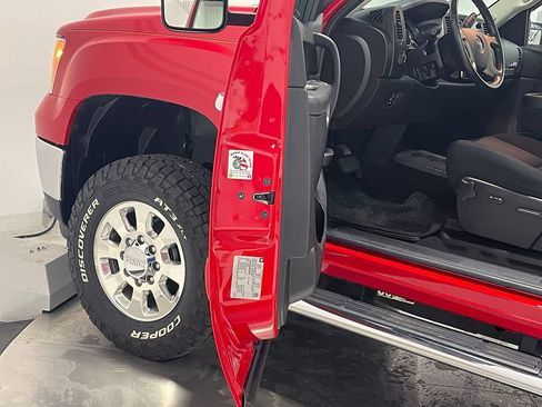 Used 2011 GMC Sierra 2500 SLE w/ SLE Preferred Package AWD/4WD image 54