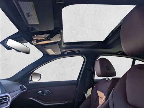 Used 2022 BMW 330i Sedan w/ Driving Assistance Package image 15