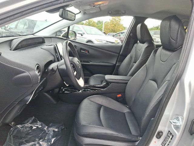 Used 2017 Toyota Prius Prime Advanced w/ Carpet Mat Package FWD image 13