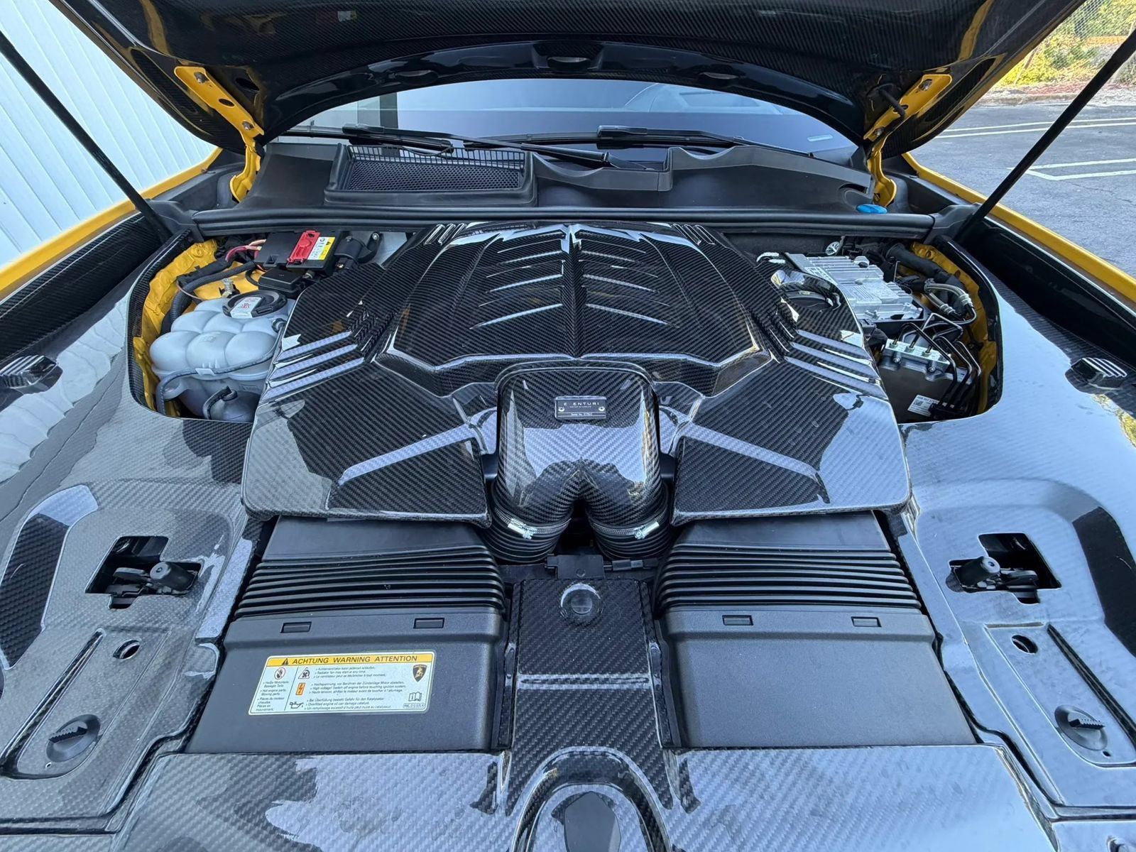 Used 2021 Lamborghini Urus AWD/4WD image 47
