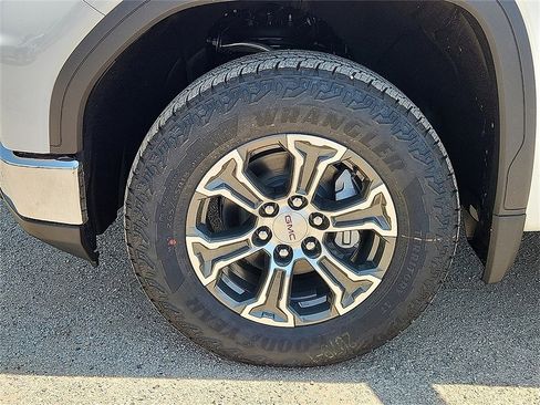 New 2026 GMC Sierra 1500 SLE w/ Preferred Package image 7