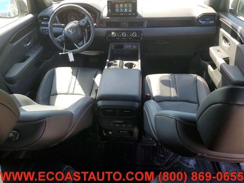 Used 2025 Honda Pilot TrailSport image 9