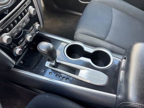 Used 2020 Nissan Pathfinder SV image 23