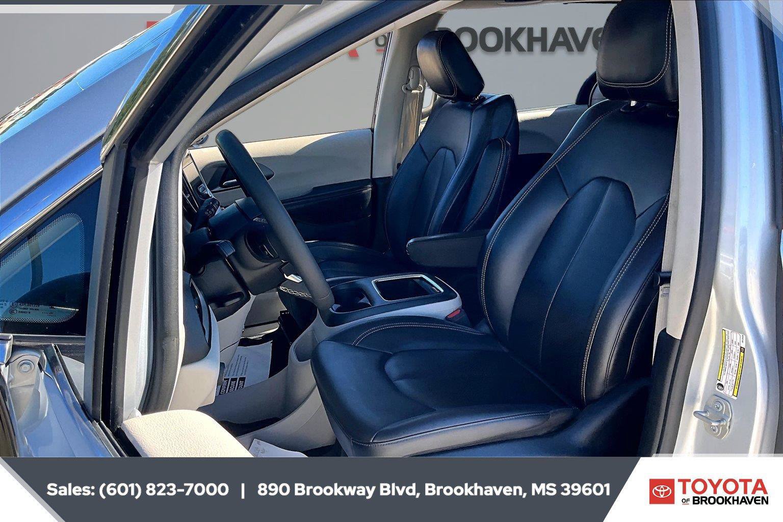 Used 2024 Chrysler Pacifica Touring-L FWD image 18