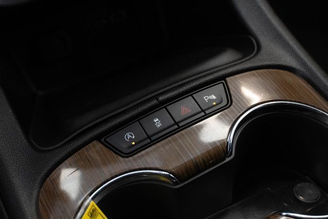 Used 2023 GMC Acadia SLE FWD image 7