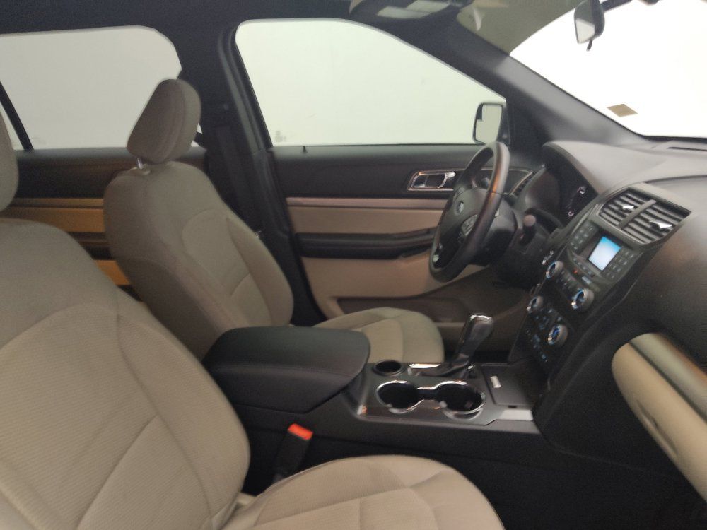 Used 2018 Ford Explorer XLT FWD image 21
