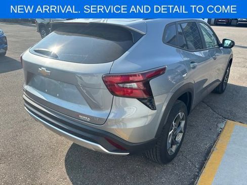 Used 2024 Chevrolet Trax LT w/ Driver Confidence Package FWD image 9
