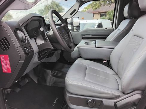 Used 2013 Ford F450 XL image 9