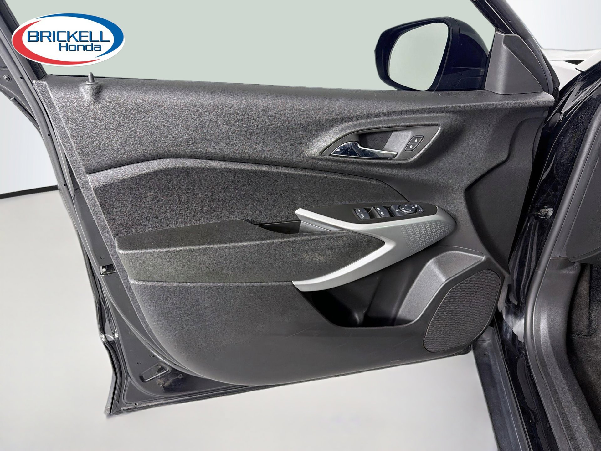 Used 2024 Chevrolet Trax RS FWD image 21