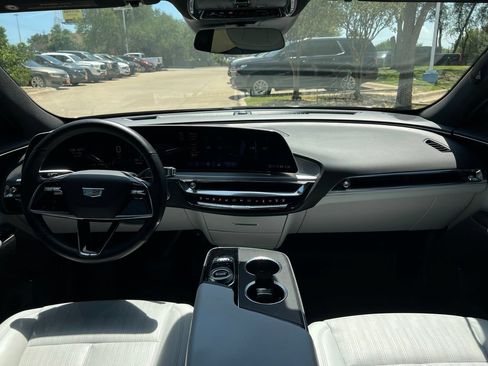 Used 2024 Cadillac Lyriq Luxury AWD/4WD image 13