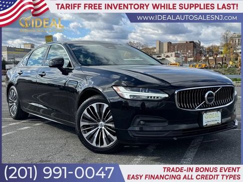 Used 2022 Volvo S90 B6 Momentum image 1