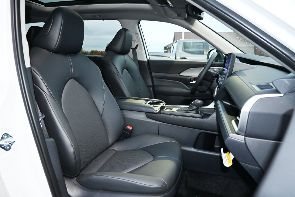 New 2026 Toyota Grand Highlander AWD Hybrid image 15