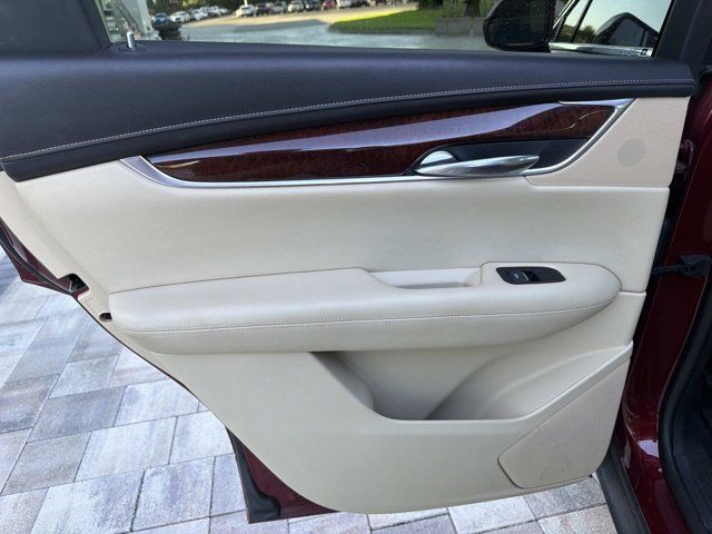 Used 2017 Cadillac XT5 Luxury w/ Driver Awareness Package FWD image 15
