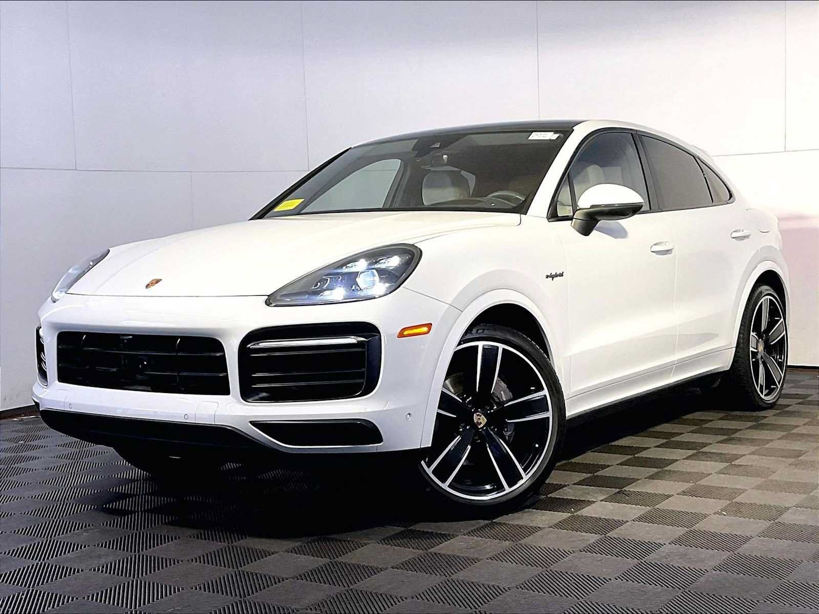 Certified 2023 Porsche Cayenne Platinum Edition AWD/4WD image 1
