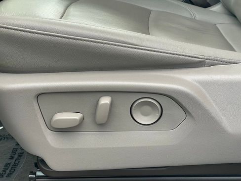 Used 2025 GMC Sierra 1500 SLT image 15