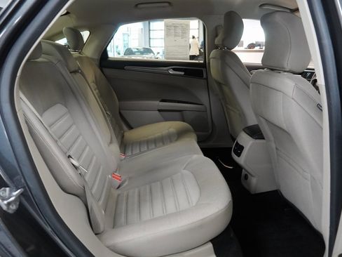 Used 2019 Ford Fusion SE image 27