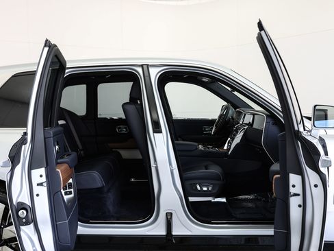 New 2026 Rolls-Royce Cullinan image 50