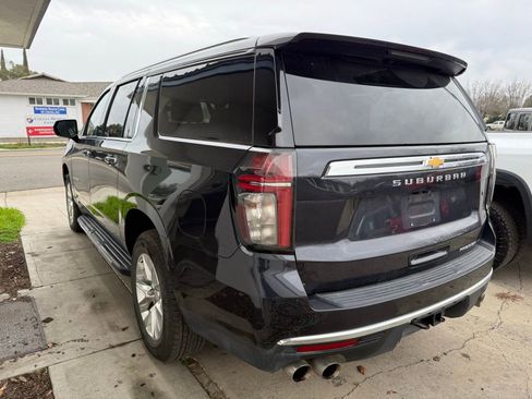 Used 2023 Chevrolet Suburban Premier image 3