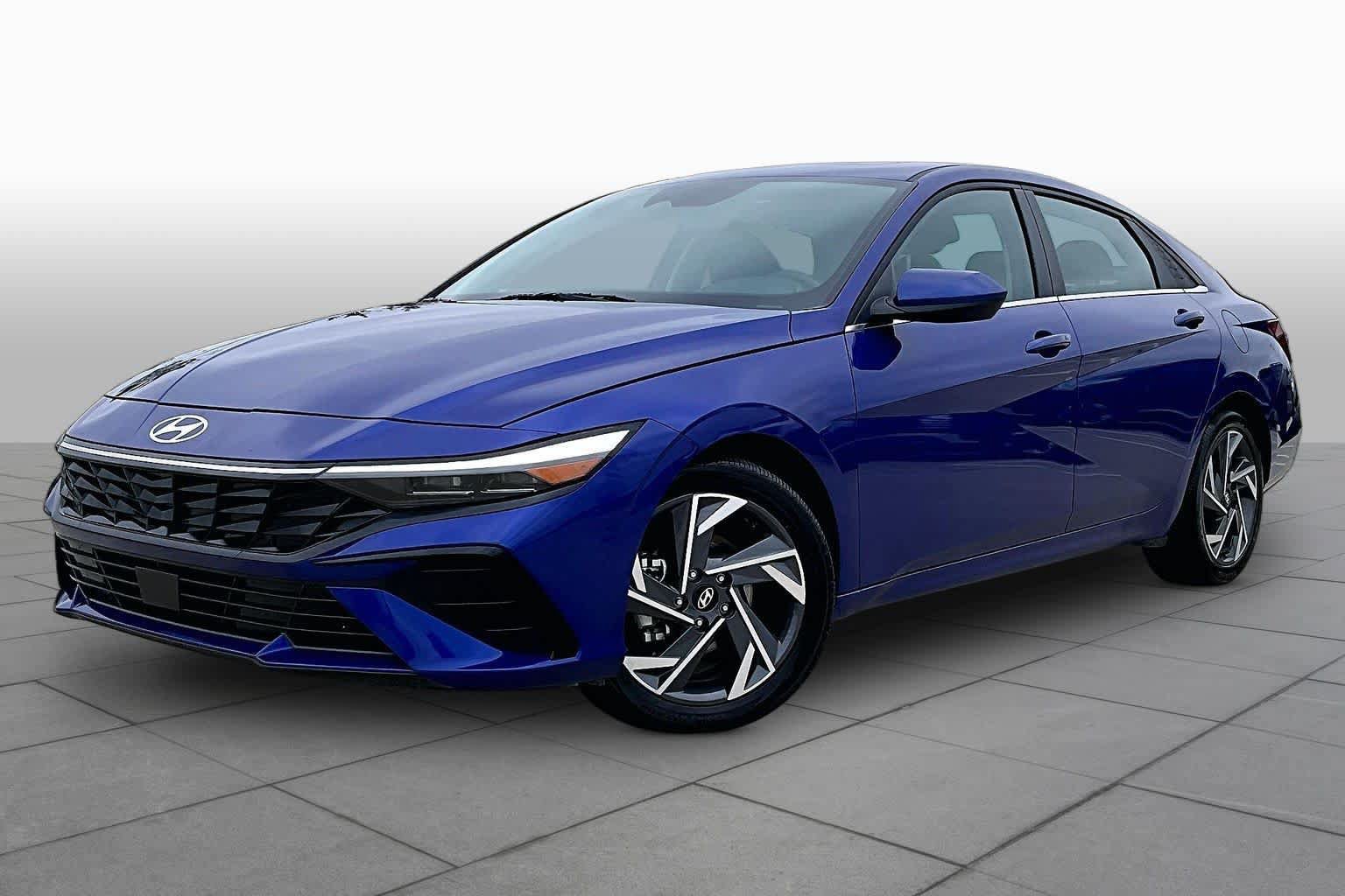 Used 2025 Hyundai Elantra SEL FWD image 1