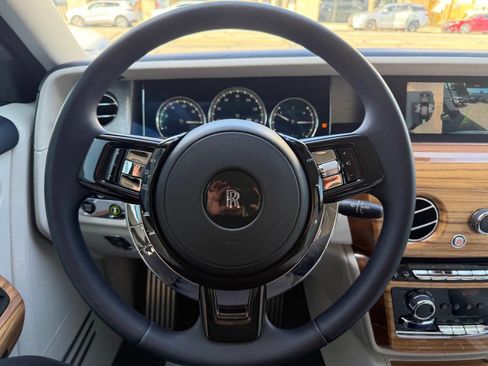 Used 2018 Rolls-Royce Phantom Sedan image 37