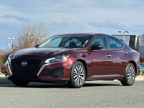 Used 2024 Nissan Altima 2.5 SV image 8