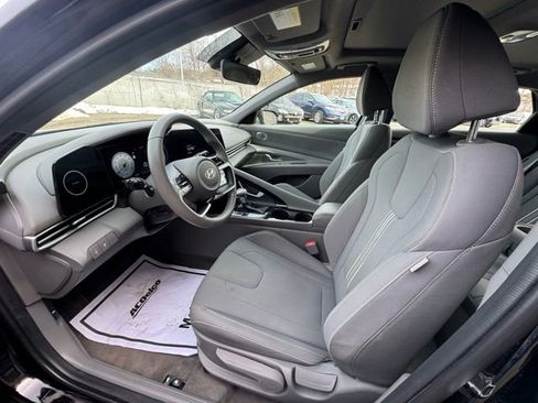 Used 2024 Hyundai Elantra SEL w/ Convenience Package image 10